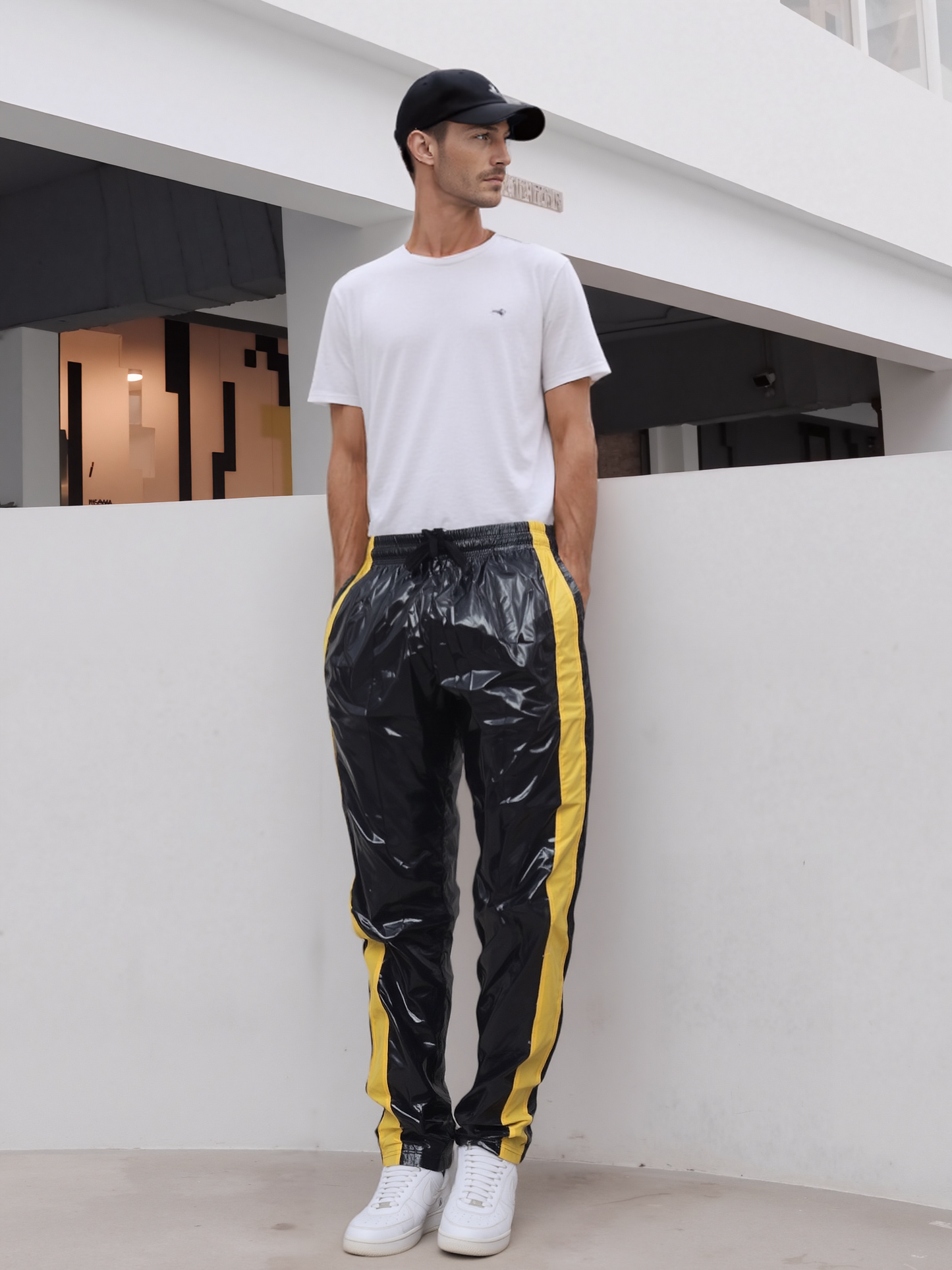 PU Nylon Sport Jogginghose aus PU Glanznylon gelbe Streifen